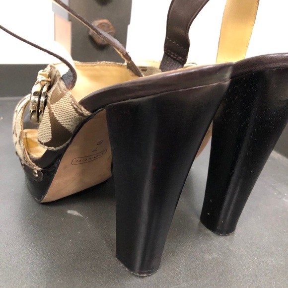 Coach Darcey Heels with Vintage Wristlet - Picture 14 of 17